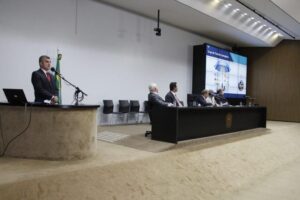 DR. RENATO ASSIS PARTICIPA DE SIMPÓSIO NA CÂMARA DOS DEPUTADOS – BRASÍLIA/DF