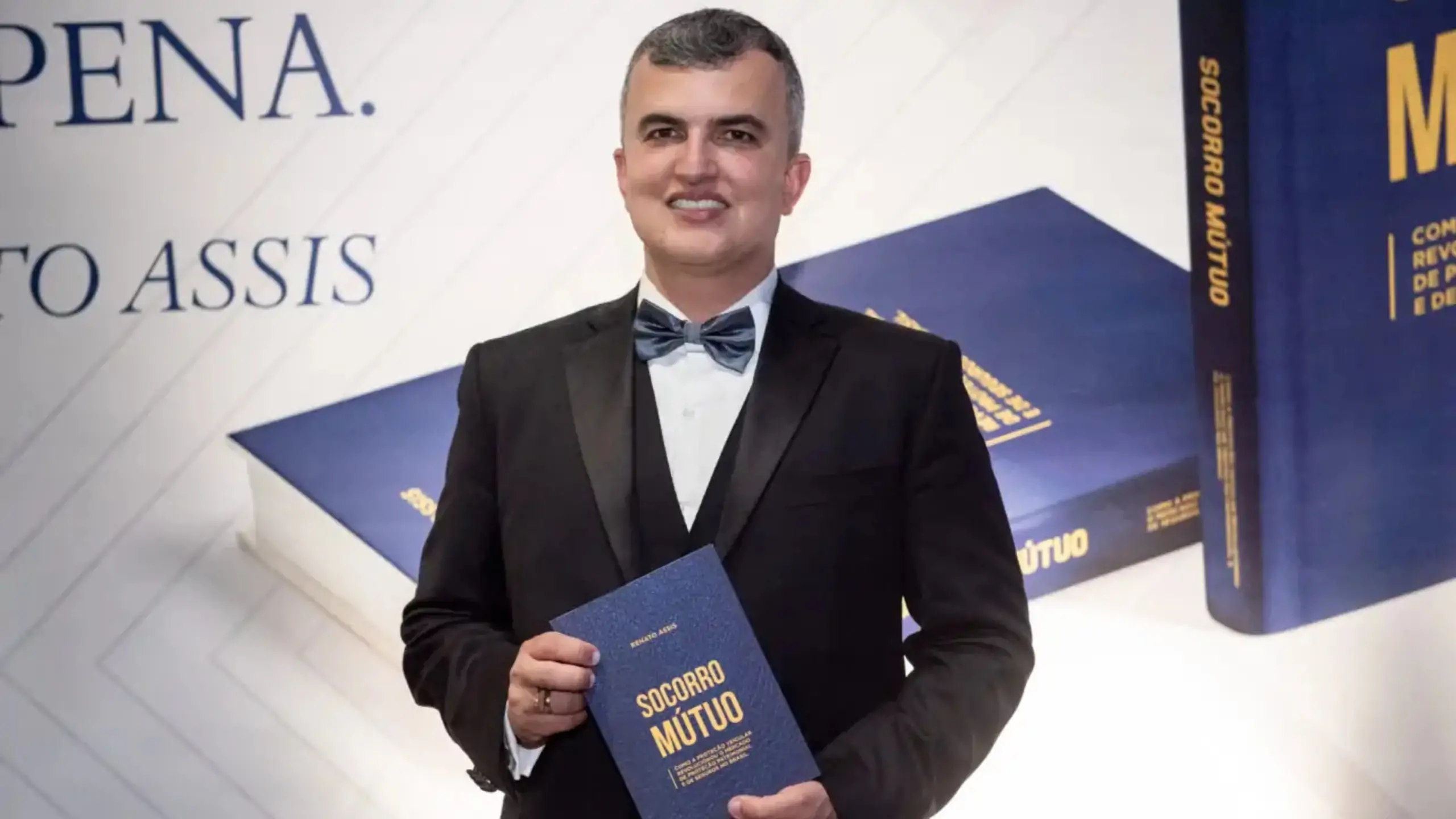 Livro “Socorro Mútuo” é lançado em noite especial