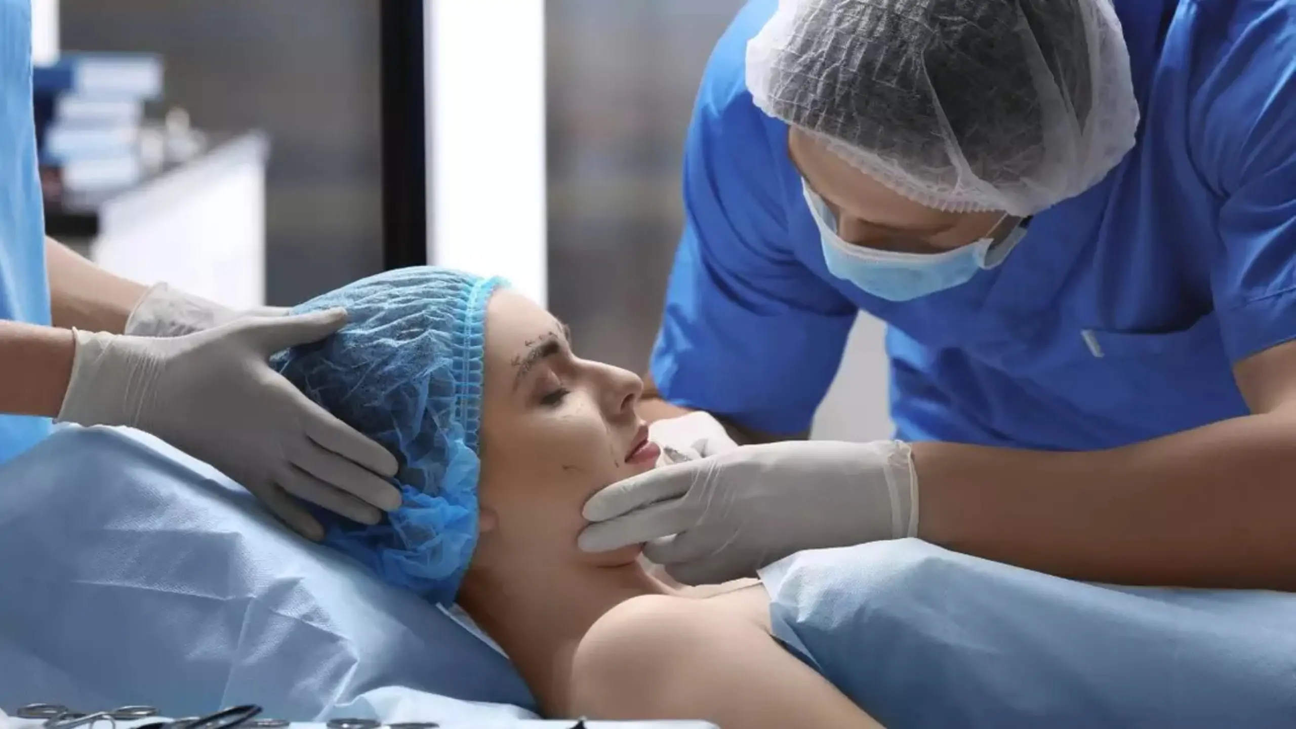 Cirurgião Plástico vence ação e Justiça Rejeita Alegação de Cirurgia Sem Consentimento